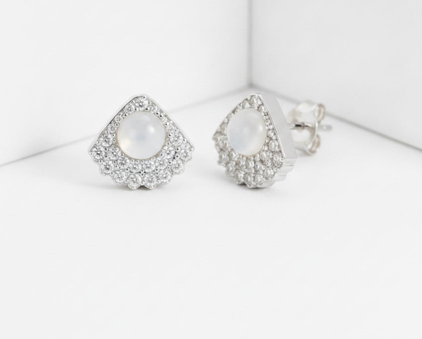 Elegant Silver Tone Earrings: Timeless Sparkle for Every Occasion - GiftHubBrand