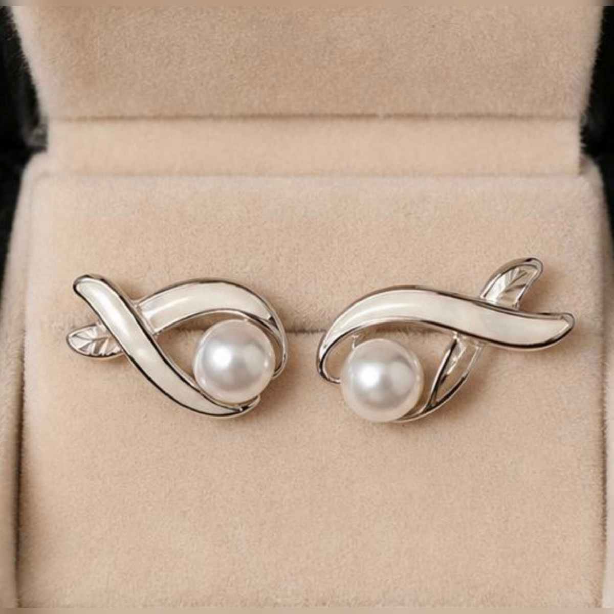 Elegant Pearl Earrings: Graceful Wave-Inspired Jewelry for Women - GiftHubBrand