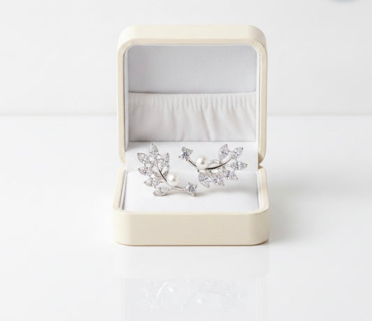 Elegant Crystal Leaf Earrings of Women