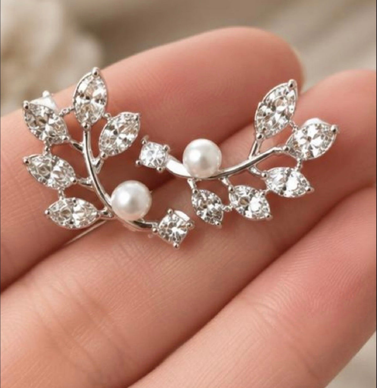 Elegant Crystal Leaf Earrings of Women