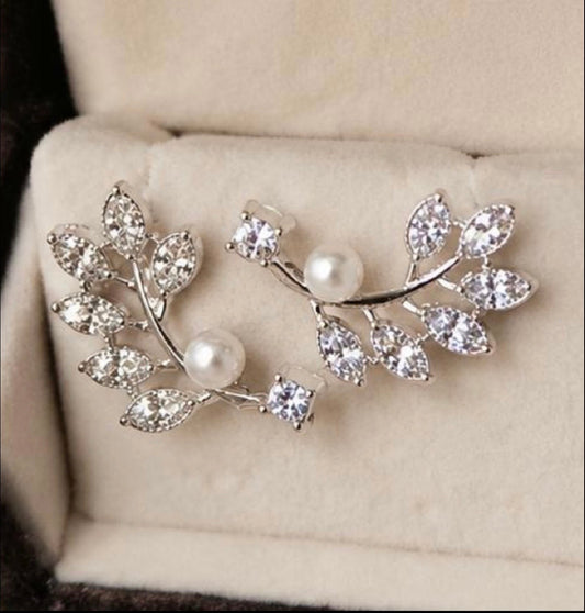 Elegant Crystal Leaf Earrings of Women