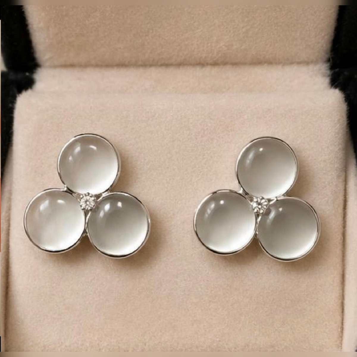 Elegant White Flower Earrings: Timeless Charm for Every Occasion - GiftHubBrand