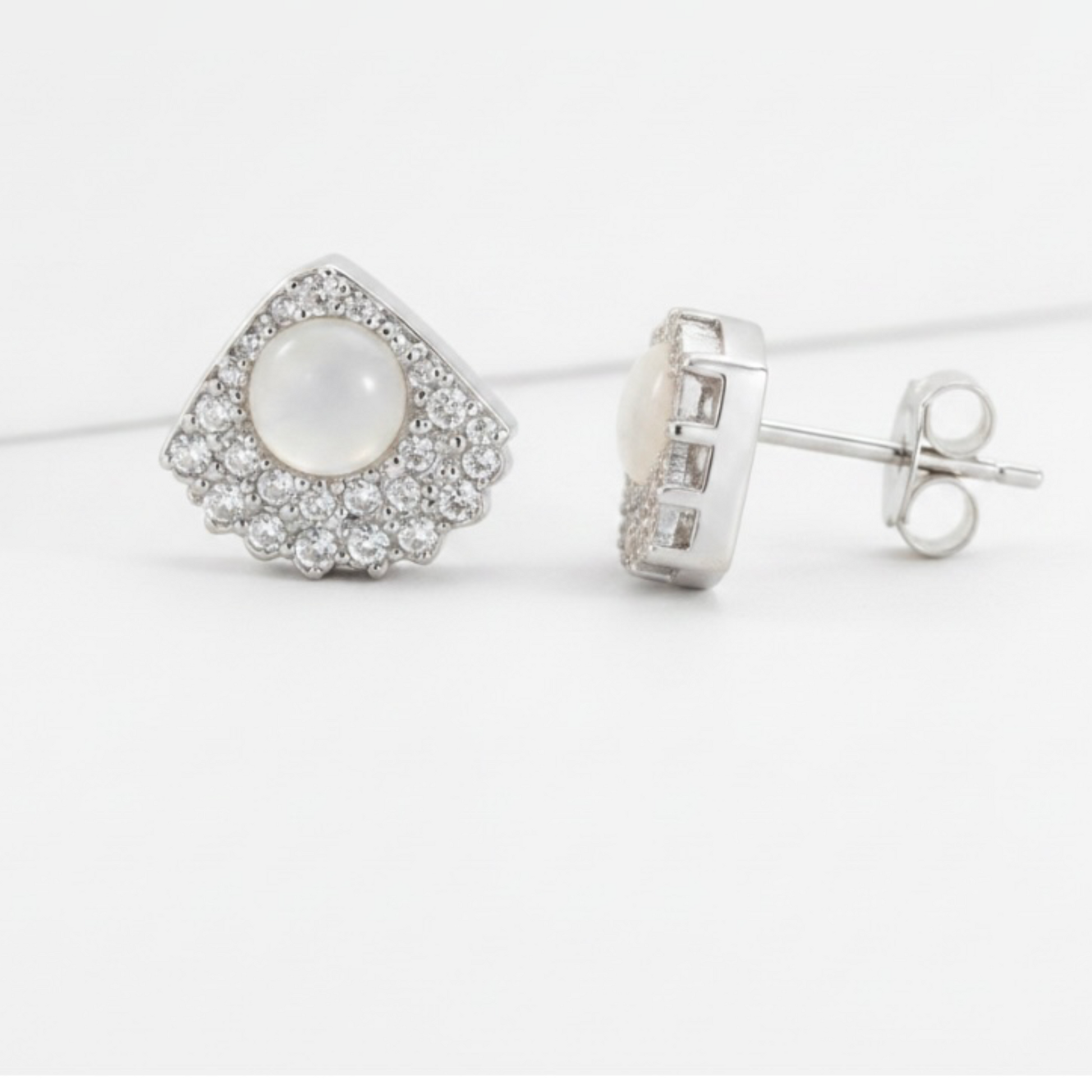 Elegant Silver Tone Earrings: Timeless Sparkle for Every Occasion - GiftHubBrand