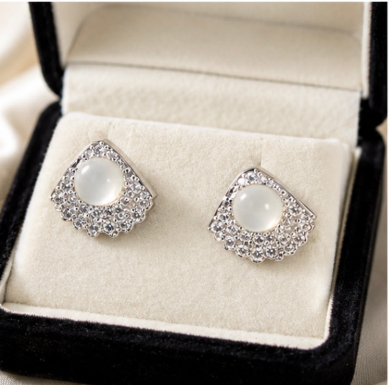 Elegant Crystal Pearl Stud Earrings – Silver Tone