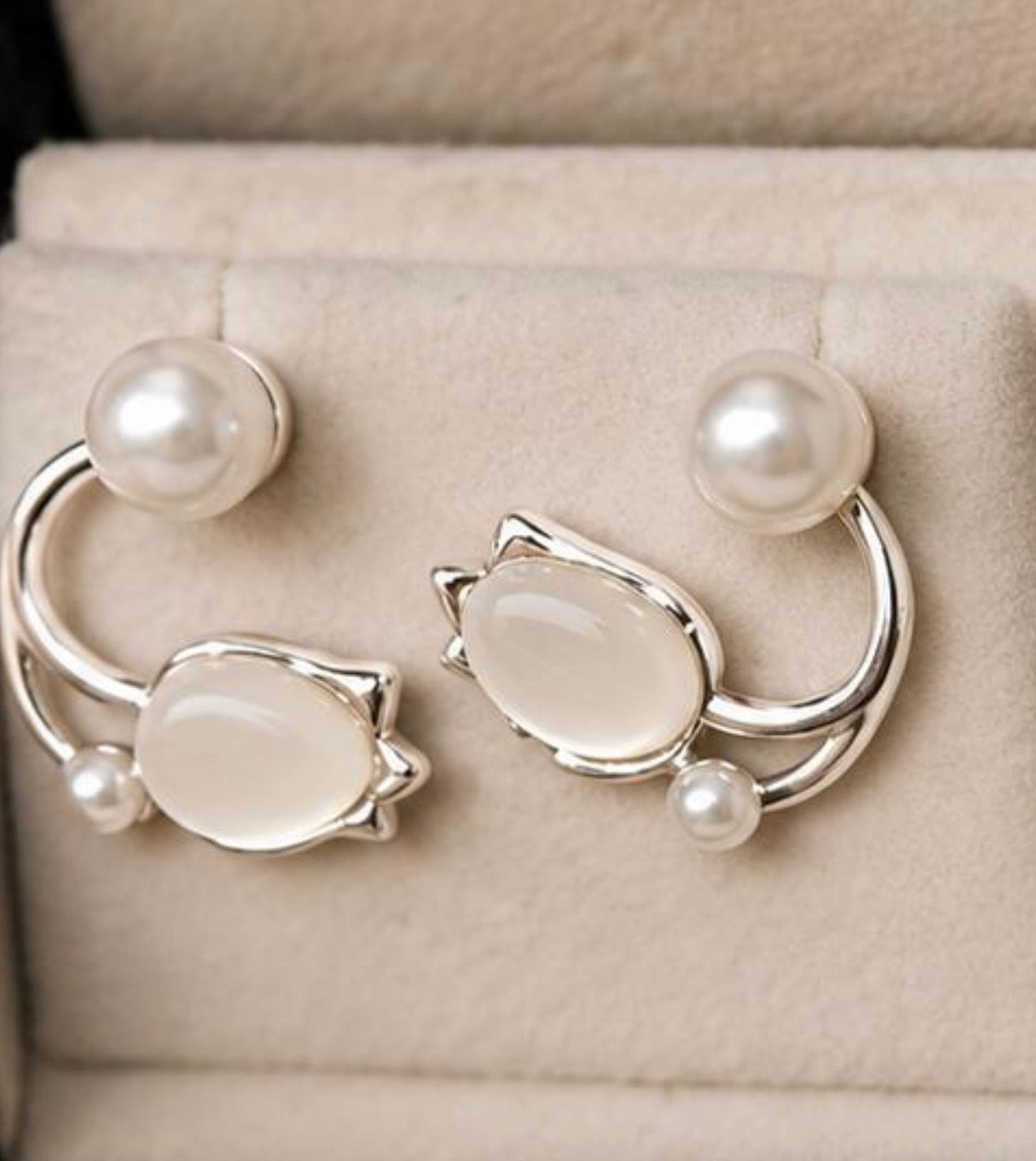 Elegant Cat Eye Pearl Open Hoop Earrings – Silver Finish